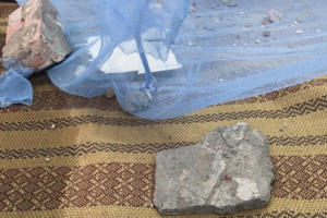 Dự án HDI Tower: Vật liệu rơi thủng mái, lao thẳng vào giường nhà dân