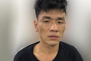 Người đàn ông phê ma túy vác gậy gỗ tấn công thượng úy công an