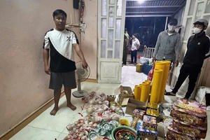 Bình Dương: Bắt quả tang đối tượng mua bán hơn 100 kg pháo nổ