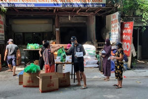 Ấm áp tình người trong thời gian giãn cách xã hội chống dịch Covid -19