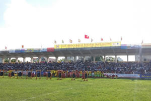 Khán đài đông nghịt người dự Lễ hội chọi trâu Đồ Sơn năm 2017