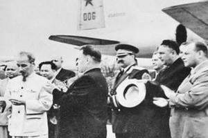 Nguyễn Ái Quốc với Cách mạng Tháng Mười và Luận cương của Lênin