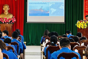 Bộ Tư lệnh Vùng Cảnh sát biển 3 tuyên truyền cho thanh niên tại huyện Côn Đảo