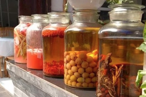 Uống rượu ngâm rễ cây, 2 người đàn ông tại Nghệ An tử vong