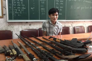 Nghệ An: Bắt đối tượng buôn ma túy phát hiện kho vũ khí nóng