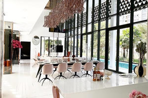 Chán đập hộp hàng hiệu, Ngọc Trinh chuyển sang "đập hộp ngôi nhà" triệu đô Chán đập hộp hàng hiệu, Ngọc Trinh chuyển sang "đập hộp ngôi nhà" triệu đô