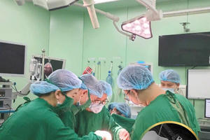 Chạy đua với "tử thần", hồi sinh người bệnh ngừng tim ngoại viện do vết thương thấu ngực