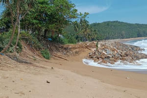 Kè biển ở Quảng Ngãi hư hỏng nghiêm trọng