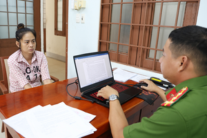 An Giang: Bắt nữ quái 9X vào tận trường học cướp nữ trang của học sinh An Giang: Bắt nữ quái 9X vào tận trường học cướp nữ trang của học sinh