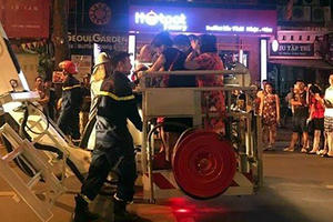 Hà Nội: Bà hỏa ghé thăm lúc nửa đêm 5 người được cứu sống trong sợ hãi