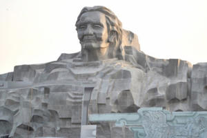 Những người “không được phép quên”