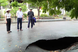 Quảng Ninh: "Hố tử thần"  xuất hiện tại khu dân cư