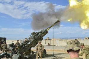 Mỹ phát triển pháo tầm xa bắn hạ tàu chiến Trung Quốc trên Biển Đông