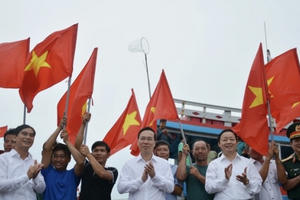 Chủ tịch nước Võ Văn Thưởng thăm và làm việc huyện đảo Phú Quý