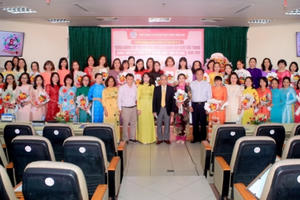 Huế: Tôn vinh “Nữ chiến sĩ áo blouse trắng” trên mặt trận phòng chống dịch COVID-19