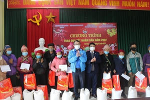 Mang sắc xuân đến với vùng biên cương Tổ quốc