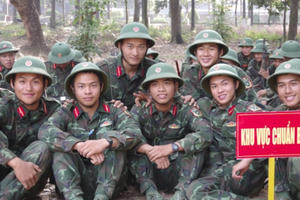 Kề vai đồng đội, hân hoan đón Tết đầu tiên trong quân ngũ