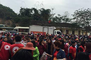 Nghệ An: Nhiều học sinh nghèo cảm động nhận áo ấm trong rét mướt