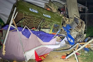 Gia đình 5 người gặp nạn khi đi xe ba gác về quê