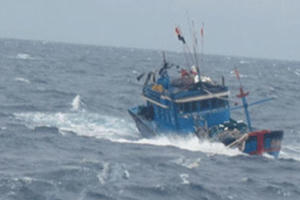 Ninh Bình: Tàu cát đâm chìm tàu đánh cá khiến một người phụ nữ mất tích trên biển