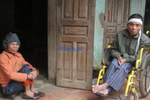 Phú Thọ: Xót xa cảnh gia đình 3 người thì 2 người tàn tật