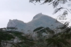 Ly kỳ chuyện chum vàng hóa đá chờ người sinh 10 con trai rước về