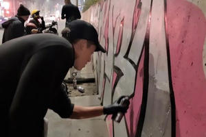 Bắt được người vẽ bậy trên đường đê Nghi Tàm
