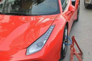 Khóa bánh xe đỗ sai quy định trong khu chung cư có đúng quy định của pháp luật?