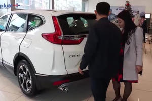 Bản tin Xe Plus: Có hay không việc khách hàng mua Honda CRV bị đội giá?