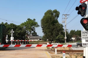 Đường ngang cảnh báo tự động giúp đường sắt an toàn hơn