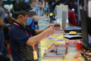 Sốt vàng, Bitcoin, chứng khoán: Hưng phấn và lo sợ