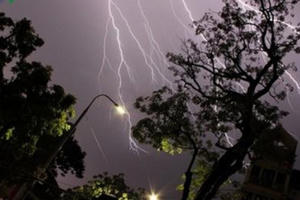 Cảnh báo dông lốc, mưa đá ở Bắc Bộ, Trung Bộ trong những ngày tới