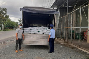 Hàng tấn phân bón vi phạm nhãn bị phát hiện khi đi qua chốt kiểm soát dịch