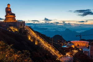 Kỳ tích kéo điện lên nóc nhà Đông Dương