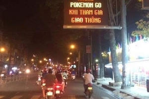 TP HCM: Cảnh báo không chơi Pokemon GO khi lái xe