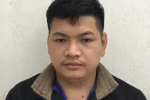 Vượt đèn đỏ, đi ngược chiều còn tấn công CSGT