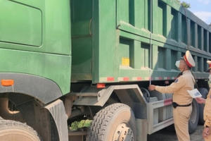 Quảng Bình: Xử phạt hơn 700 trường hợp chở hàng quá khổ, quá tải