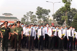 Lãnh đạo tỉnh Đồng Nai viếng và dâng hương tại nghĩa trang liệt sĩ tỉnh