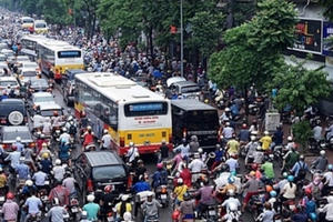 Đề xuất cấm xe máy ở Hà Nội: Phải làm tốt phương tiện công cộng trước
