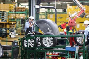 Lo đóng cửa nhà máy, ô tô xin giảm 50% thuế phí cho khách mua xe