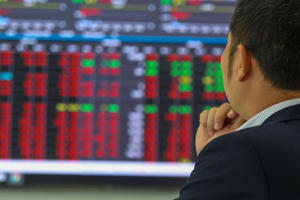 Mất đà hồi phục, VN-Index giảm gần 14 điểm