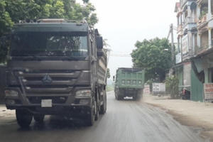Ủy ban ATGT Quốc gia chỉ đạo giải quyết vụ "Đường liên xã ngộp thở vì xe quá khổ, quá tải"