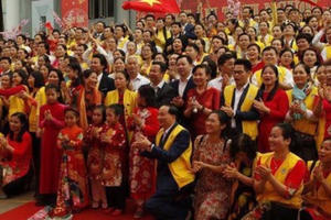 Câu lạc bộ Tình người - “Lò luyện” mê tín?