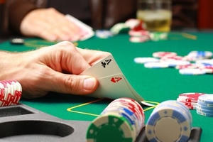 Bắt quả tang nhiều golfer đánh bạc tiền tỉ trong khách sạn ở Vĩnh Phúc