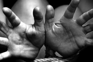 Đứa trẻ gieo rắc cái chết trắng tự nhúng mình trong bùn đen từ tuổi lên 10