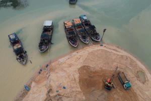 Nhức nhối nạn khai thác cát trái phép trên hồ Dầu Tiếng