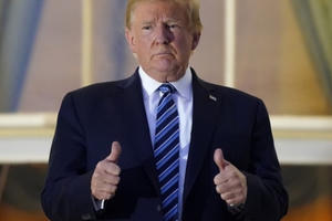 Ông Trump nói đã "miễn dịch" với Covid-19, mong chờ tranh luận với Biden