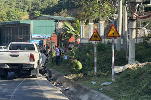Thanh Hoá: Trưởng công an thị trấn Mường Lát lái ô tô va chạm xe máy khiến 2 người tử vong