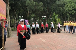 Lên xứ Mường xem tục lạ đón Xuân