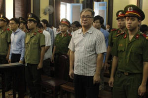 “Đại án” Ngân hàng Xây dựng Việt Nam: Làm thất thoát 9000 tỷ, Phạm Công Danh bị phạt 18 năm tù “Đại án” Ngân hàng Xây dựng Việt Nam: Làm thất thoát 9000 tỷ, Phạm Công Danh bị phạt 18 năm tù